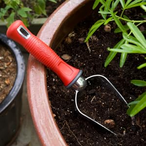 Potting scoop design